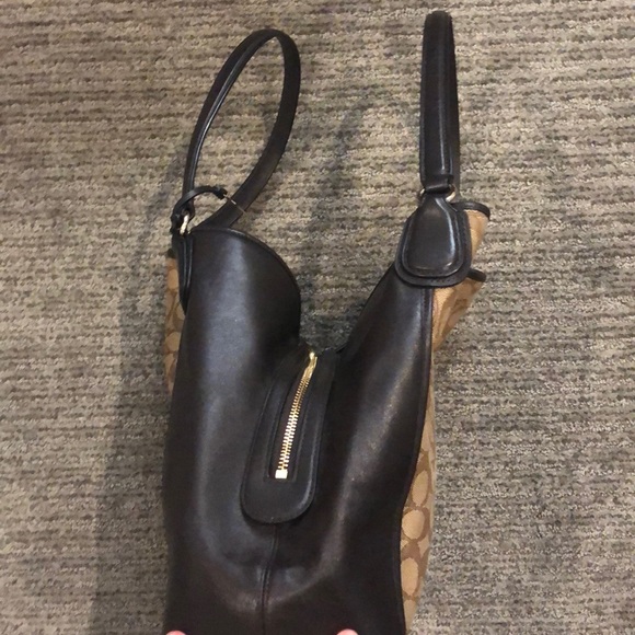 Coach signature handbag. Great briefcase style - Picture 3 of 8